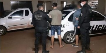 Forzaron las puertas de varios vehículos y terminaron detenidos
