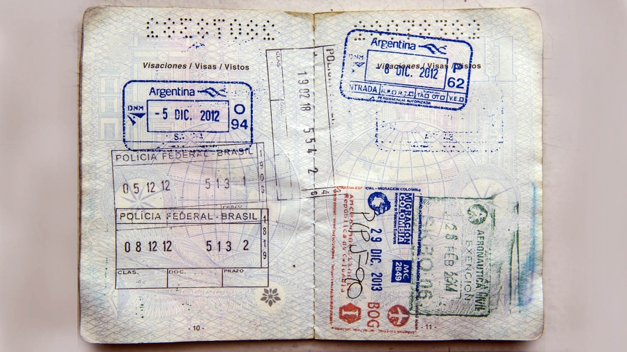 Adiós al sellado en los pasaportes para entrar o salir de la Argentina