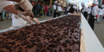 Bariloche batió otro récord con el chocolate mas largo del mundo