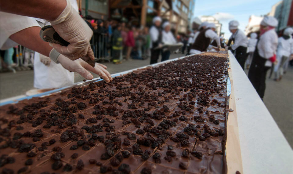 Bariloche batió otro récord con el chocolate mas largo del mundo