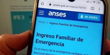 El Gobierno prepara un nuevo IFE para trabajadores en negro y monotributistas