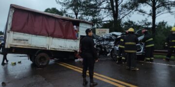 Choque Fatal: fallecieron dos hombres al colisionar una camioneta y un camión de reparto