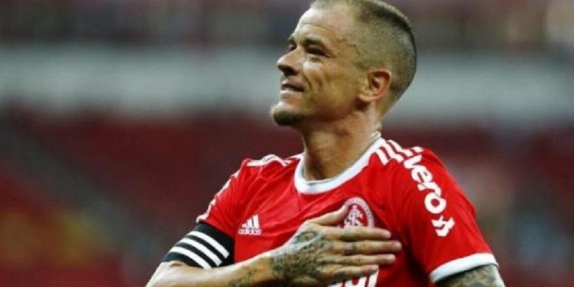 D’Alessandro se despidió del fútbol profesional a los 41 años con un gran gol