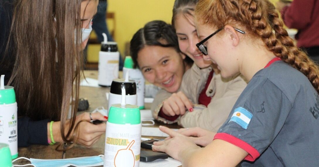 Casi 90 alumnos de la EFA de Los Helechos estudian con el Mate en la Escuela