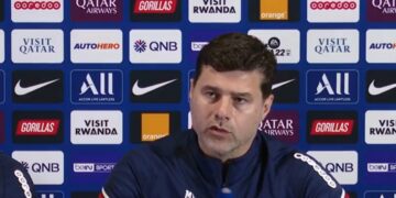 Fútbol: Pochettino aseguró que él y Mbappé se quedarán en París Saint Germain