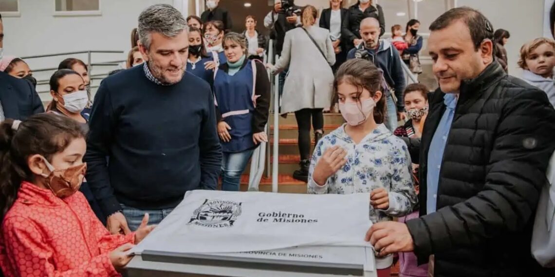 Herrera Ahuad y el ministro Zabaleta recorrieron emprendimientos, inauguraron un EPI y firmaron convenios en Posadas