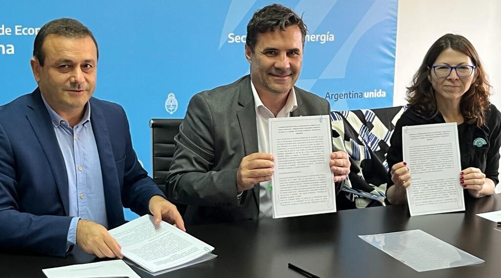 Herrera Ahuad firmó un convenio para la remodelación de la Estación Transformadora de Iguazú