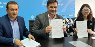 Herrera Ahuad firmó un convenio para la remodelación de la Estación Transformadora de Iguazú