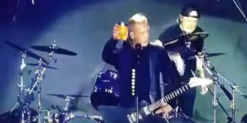El líder de Metallica enloqueció a sus fans al tomarse un mate en pleno recital: “¡Salud!”