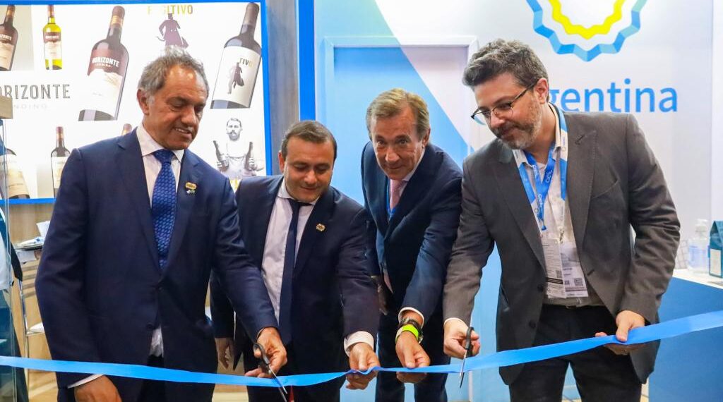 En Brasil, el gobernador se reunió con Bolsonaro y visitó la fábrica automotriz Hyundai