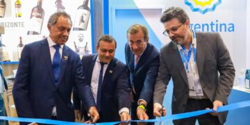 En Brasil, el gobernador se reunió con Bolsonaro y visitó la fábrica automotriz Hyundai