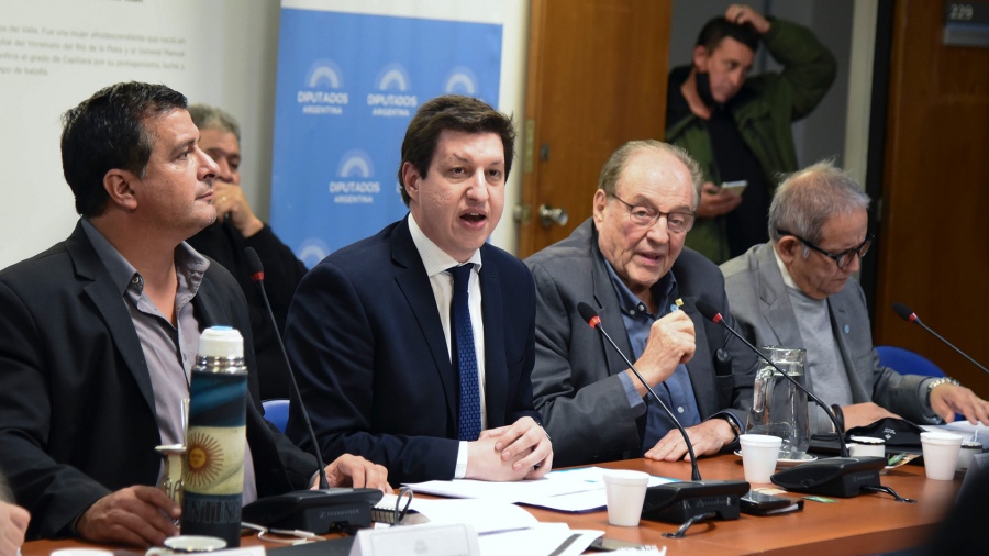 El oficialismo busca emitir dictamen a la reforma de la ley de Compre Argentino