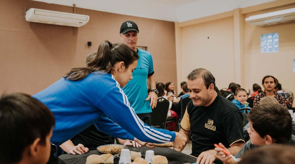 Herrera Ahuad compartió una jornada con los chicos y chicas del “Vivamos Futbol”