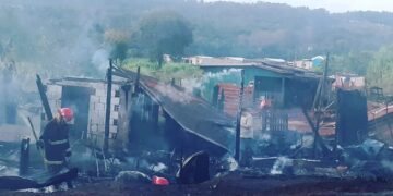 Incendio consumió totalmente 3 viviendas del barrio Copisa