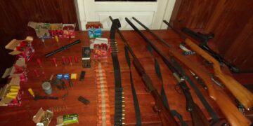 Decomisaron un arsenal de armas y municiones de una vivienda de Guaraní