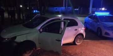 Posadas: escaparon de un retén policial y chocaron contra un árbol
