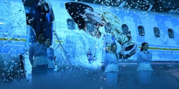 Homenaje: Diego Maradona fue pintado sobre un avión que viajará al Mundial de Qatar