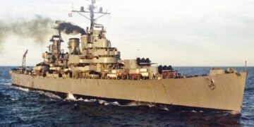 40 aniversario: veteranos del ARA “General Belgrano” navegan hacia el sitio de su hundimiento
