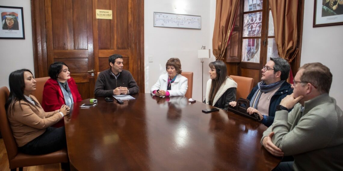 Acuerdan tarifa social para la titularización de propiedades privadas