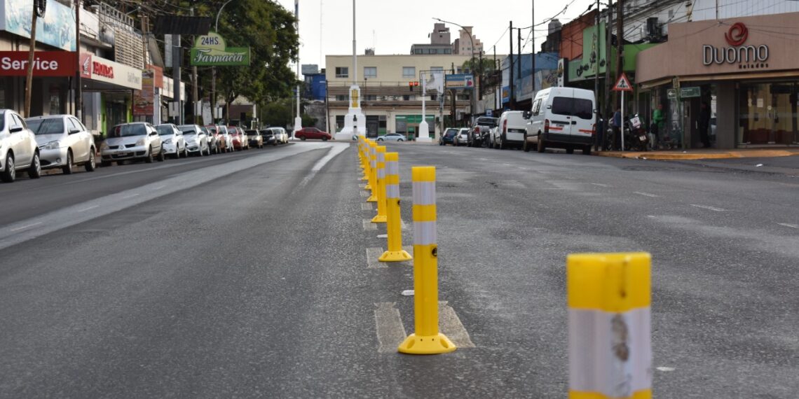 Instalan separadores viales sobre la avenida Uruguay