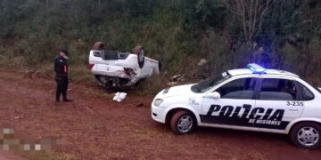 Secuestraron un cargamento de marihuana dentro de un vehículo que evadió un control policial y despistó en El Soberbio