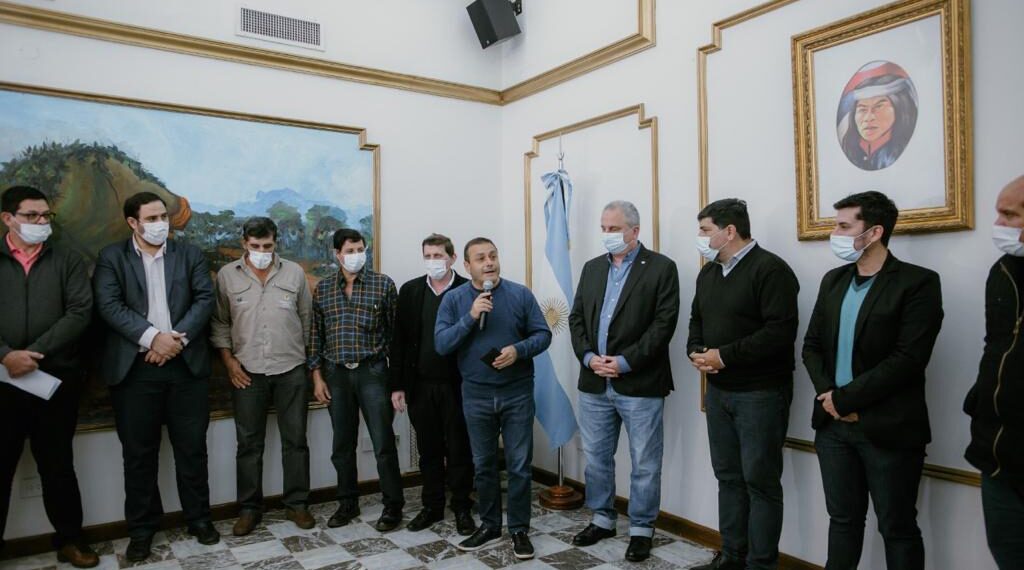 Herrera Ahuad entregó subsidios a instituciones de diversas localidades misioneras