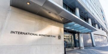 El FMI desembolsó US$ 3.980 millones tras aprobar la primera revisión