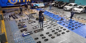 Desbarataron banda que contrabandeaba réplicas de armas de guerra: ingresaban al país por Misiones