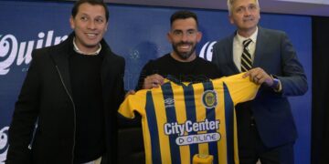 Tevez firmó su contrato y entrenó por primera vez a Central