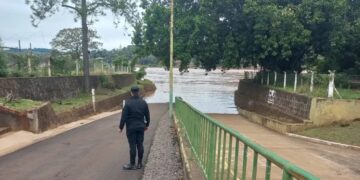 Por la crecida del Uruguay se encuentra suspendido el paso Alba Posse-Puerto Mauá