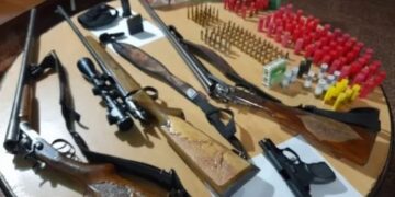 La Policía acudió a una  vivienda por una denuncia de violencia de género y terminó secuestrando  cuatro armas de fuego y municiones