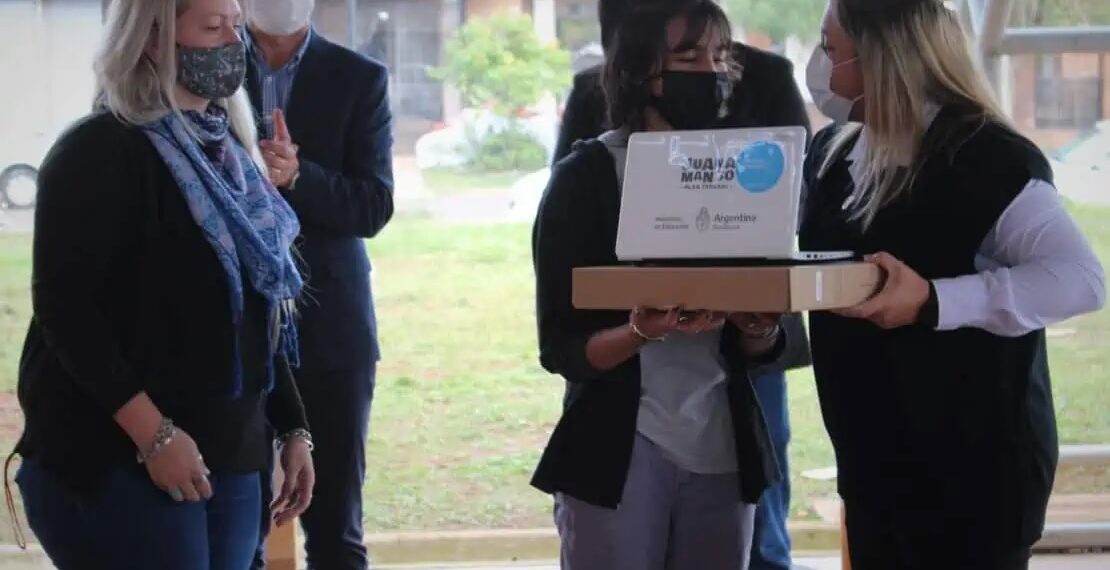 Educación Disruptiva entregó netbooks y capacitó a más de 4 mil docentes