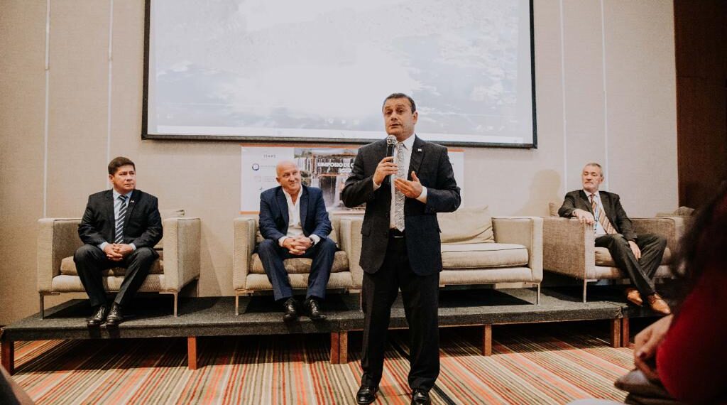 Herrera Ahuad acompañó el acto inaugural del IV Simposio de Cirugía Estética Iguazú 2022