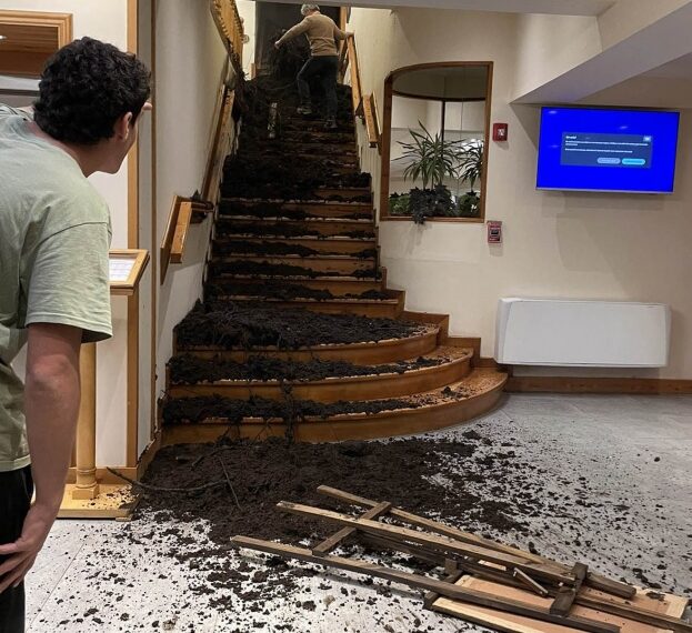 Tragedia en Bariloche: un alud de barro y piedras se metió en un hotel y mató a un turista