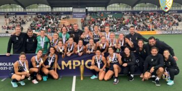Las Leonas recibieron el trofeo de la Pro League 2022 tras el triunfo ante India