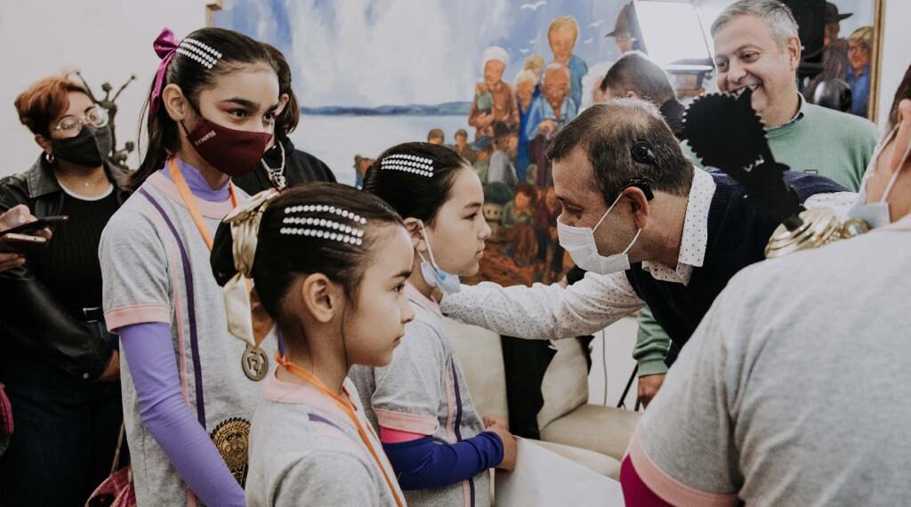 El gobernador Herrera Ahuad recibió en Casa de Gobierno a la delegación misionera del torneo internacional de Yoga Deportivo