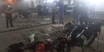 Capturaron a dos motociclistas con un centenar de placas robadas del cementerio