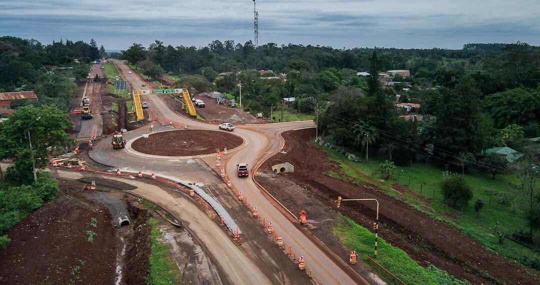 Trabajan en la última etapa de la nueva rotonda sobre la Ruta 12 en Eldorado