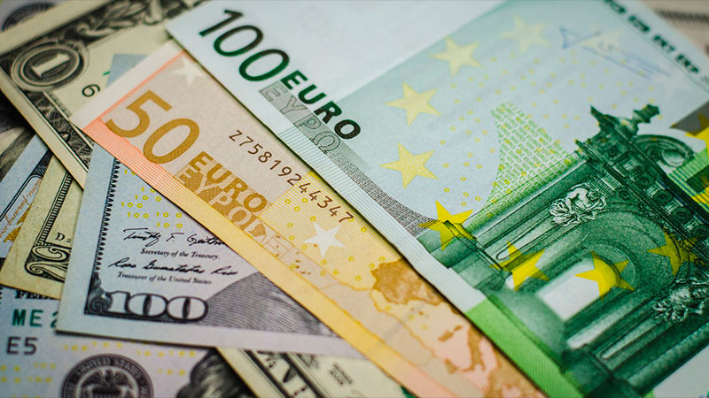 El euro alcanzó la paridad con el dólar por primera vez en casi 20 años