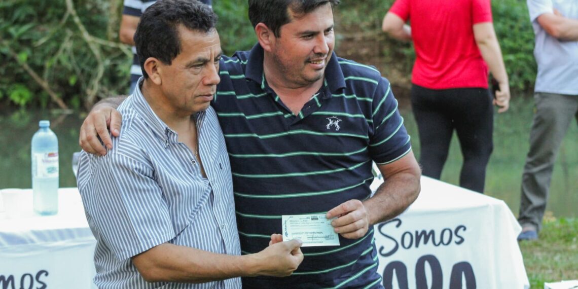 Entregaron créditos en Campo Ramón para recuperación productiva