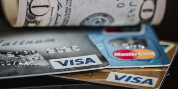La AFIP aplica medidas sobre compras con tarjetas en dólares en exterior
