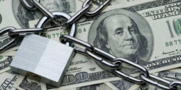 Más restricciones: el BCRA dispuso límites para empresas que pueden comprar dólares en el mercado oficial