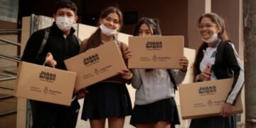Entregaron casi 700 netbooks a estudiantes en Posadas y Garupá