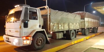 Interceptaron en Apóstoles un camión con más de 59 mil kilos de soja que evadió un control fiscal