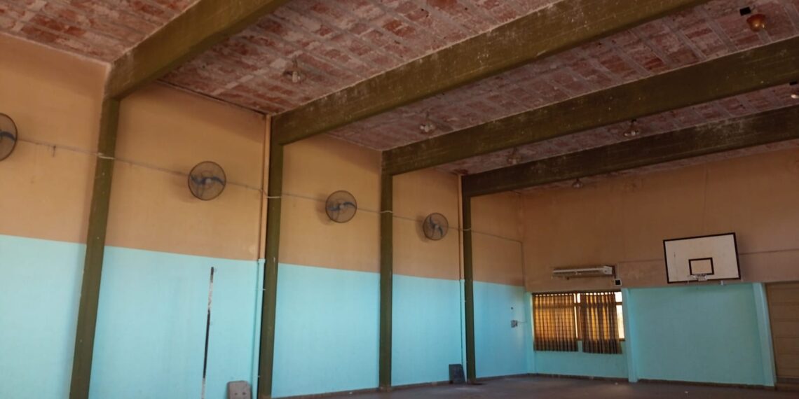 Reclaman reparaciones en el edificio del Cep4, en Posadas