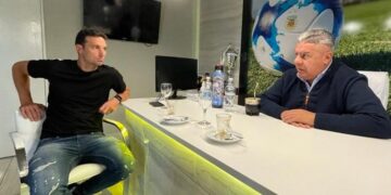 Rumbo a Qatar 2022: cumbre entre Tapia y Scaloni para definir la preparación y el contrato del DT