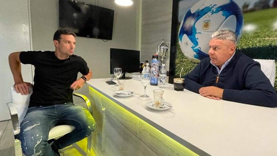 Rumbo a Qatar 2022: cumbre entre Tapia y Scaloni para definir la preparación y el contrato del DT