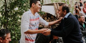 El gobernador entregó beneficios a productores en Campo Viera 