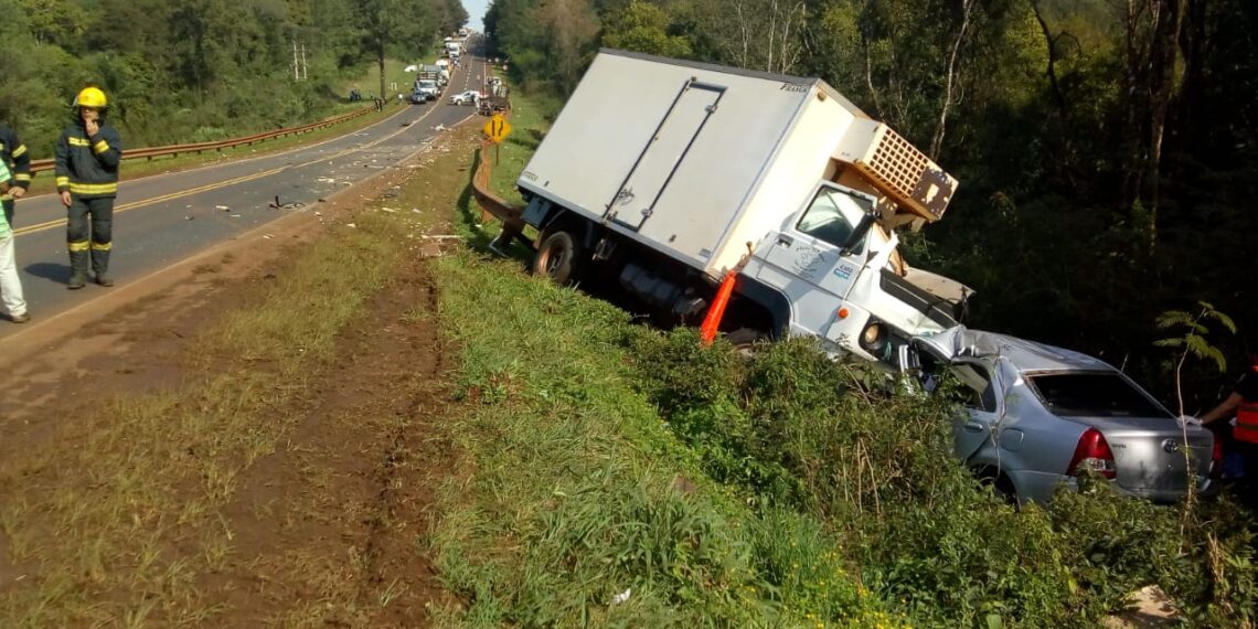 Accidente fatal en Ruta 12: tres fallecidos y dos conductores detenidos en un triple choque