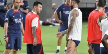 Áspero cruce entre Messi y Ramos en el PSG: qué pasó antes y después de la patada que molestó al argentino